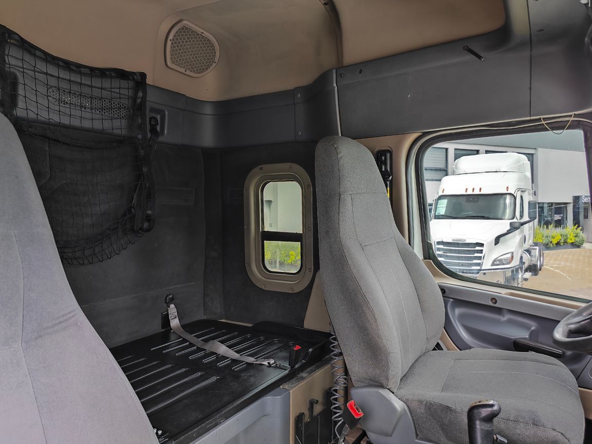 FREIGHTLINER CASCADIA 125 miniatura 10