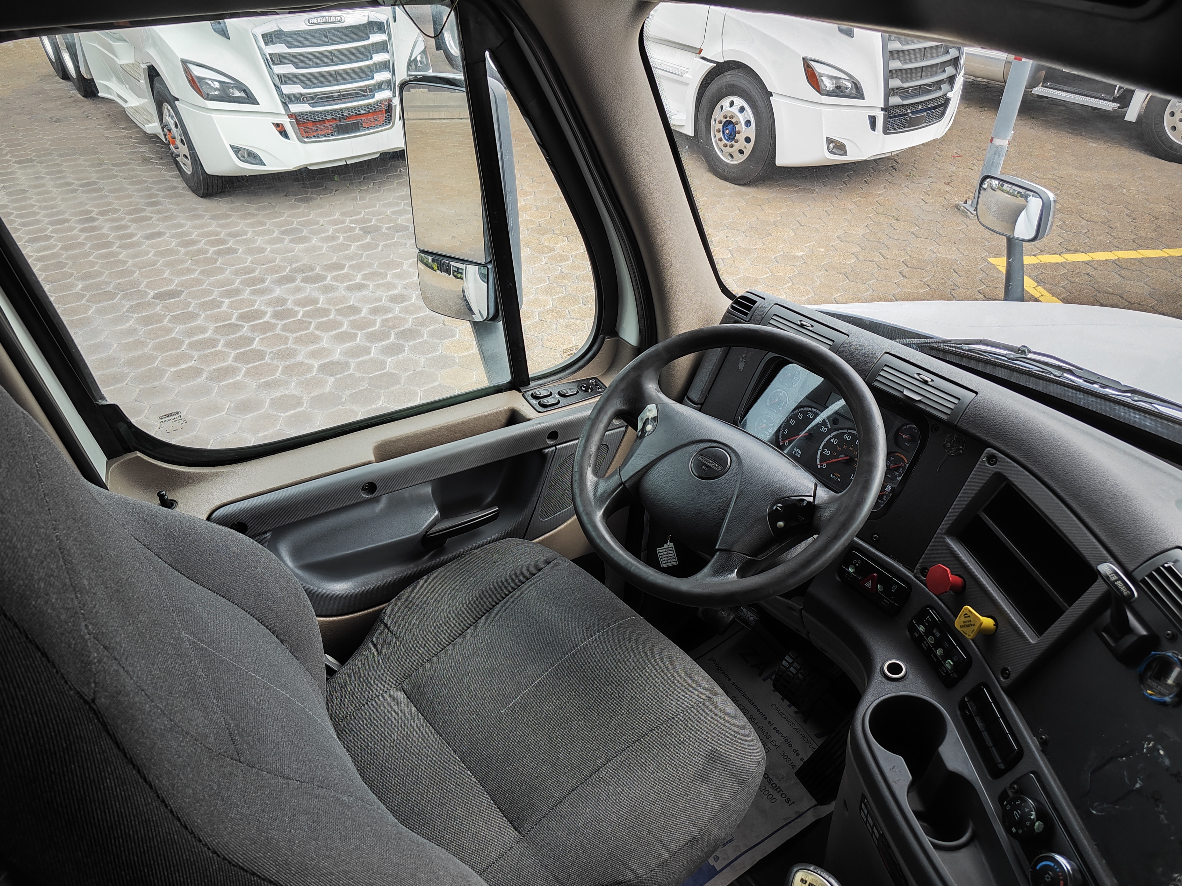 FREIGHTLINER CASCADIA 125 miniatura 8